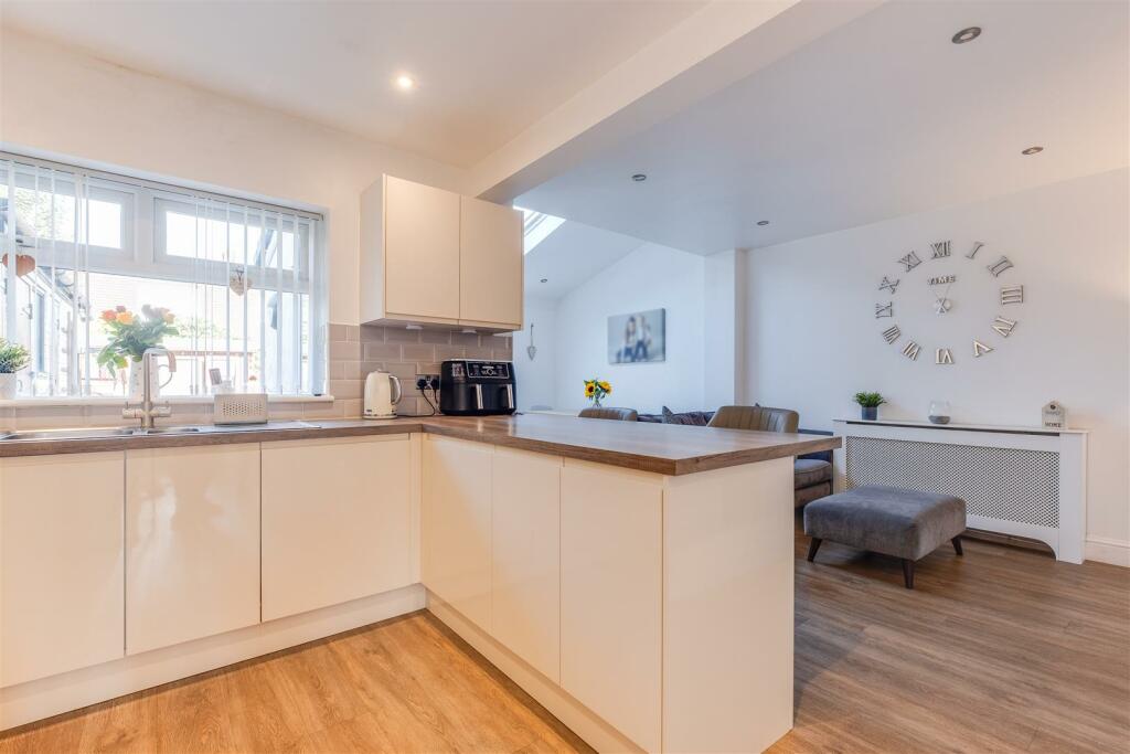 Additional property image - Raeburn Avenue, Little Neston, Neston