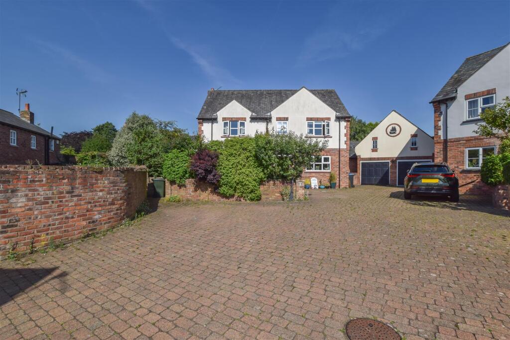 Main image of property: Neston Road, Willaston, Neston