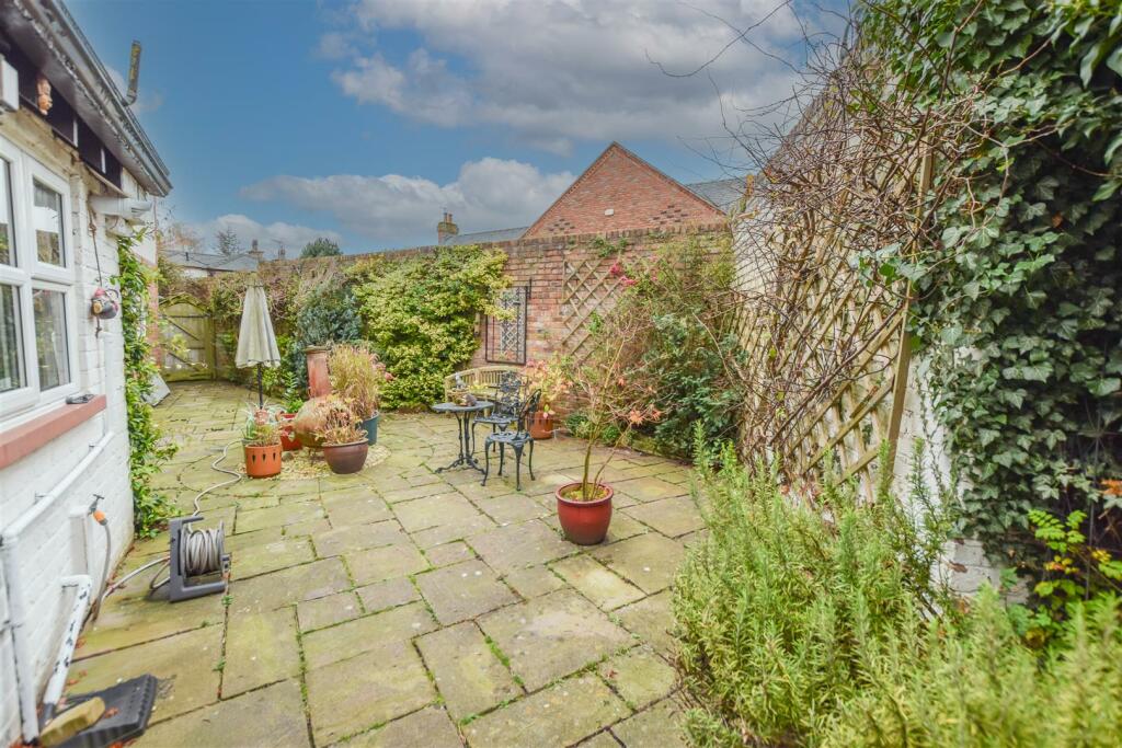 Additional property image - Neston Road, Willaston, Neston
