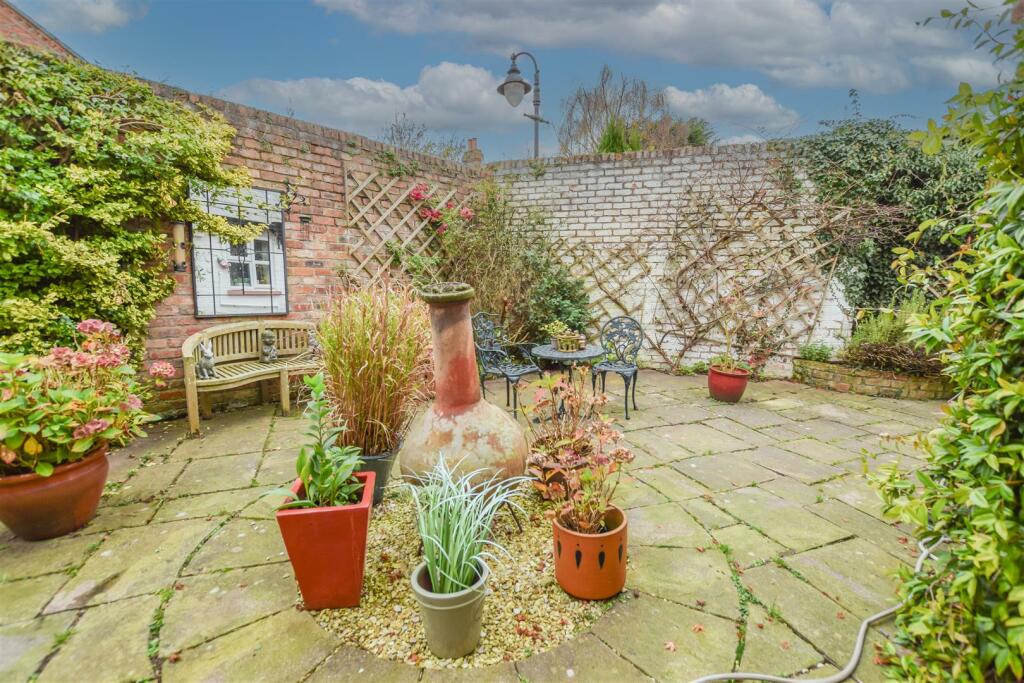 Additional property image - Neston Road, Willaston, Neston