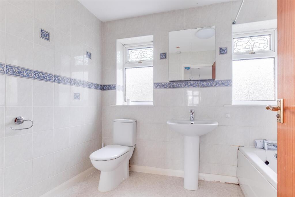 Additional property image - Meadow Lane, Willaston, Neston