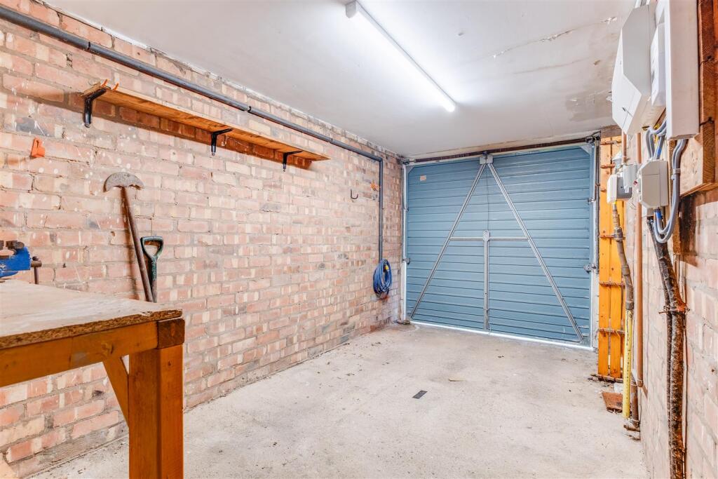 Additional property image - Meadow Lane, Willaston, Neston