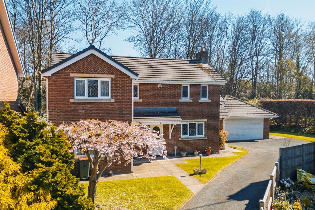 Main image of property: Leighton Chase, Neston, Cheshire