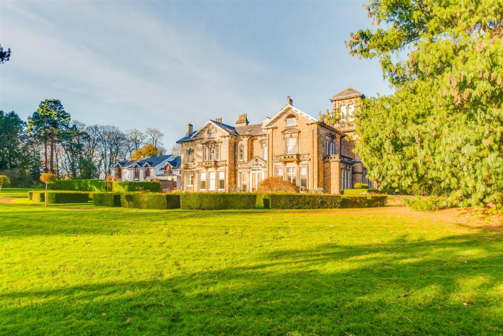 Main image of property: The Lydiate, Birkenhead Road, Willaston, Neston