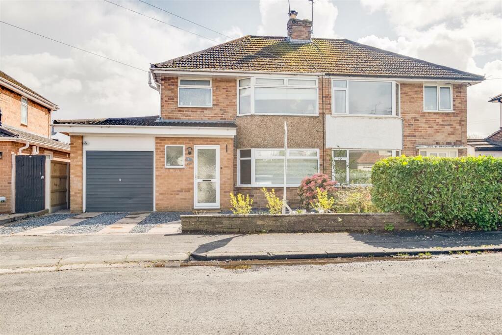 3 bedroom semidetached house for sale in Hadlow Lane, Willaston