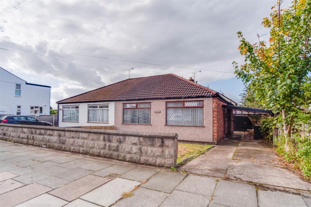 2 bedroom semidetached bungalow for sale in New Street, Little Neston