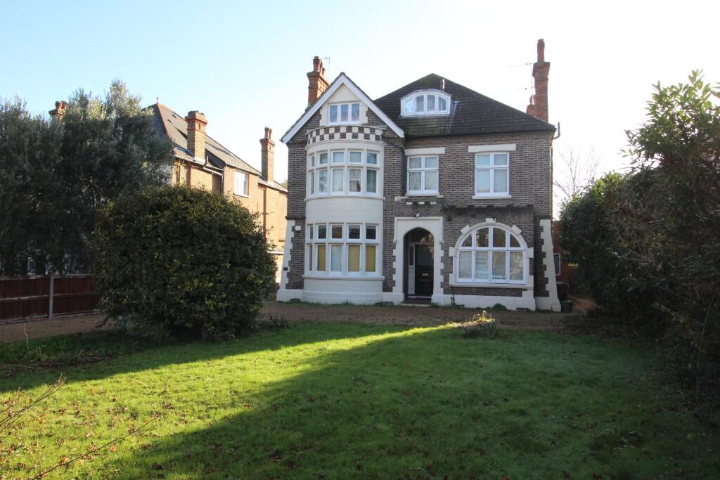 Main image of property: The Avenue, Worcester Park, KT4