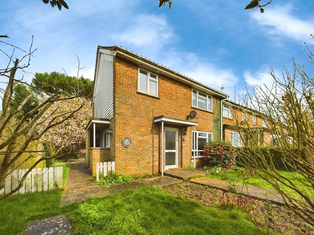 3 bedroom end of terrace house for sale in Furzefield Road, Horsham, RH12