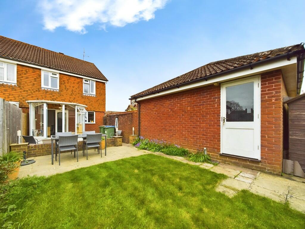 3 bedroom semidetached house for sale in Earlswood Close, Horsham, RH13