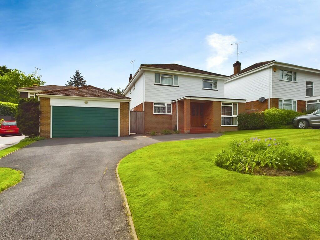 4 bedroom detached house for sale in The Glade, Horsham, RH13