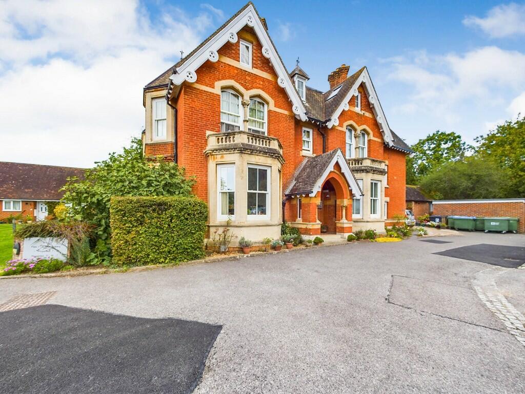 2 bedroom retirement property for sale in Horsham, RH12