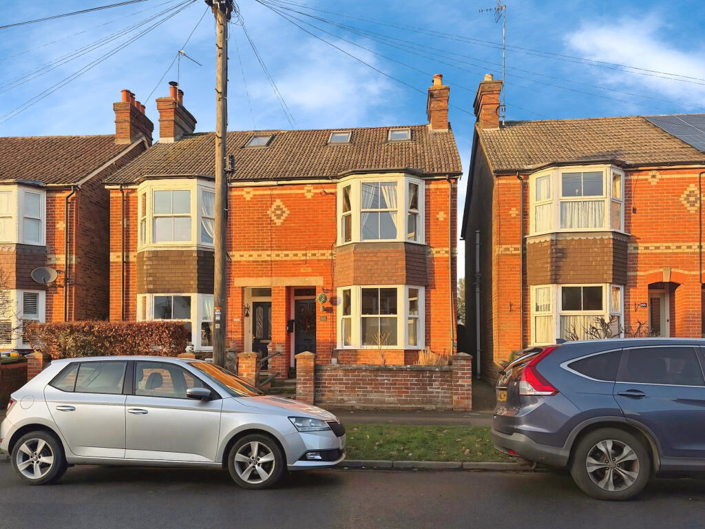 Main image of property: St Leonards Road, Horsham, West Sussex, RH13 6AP