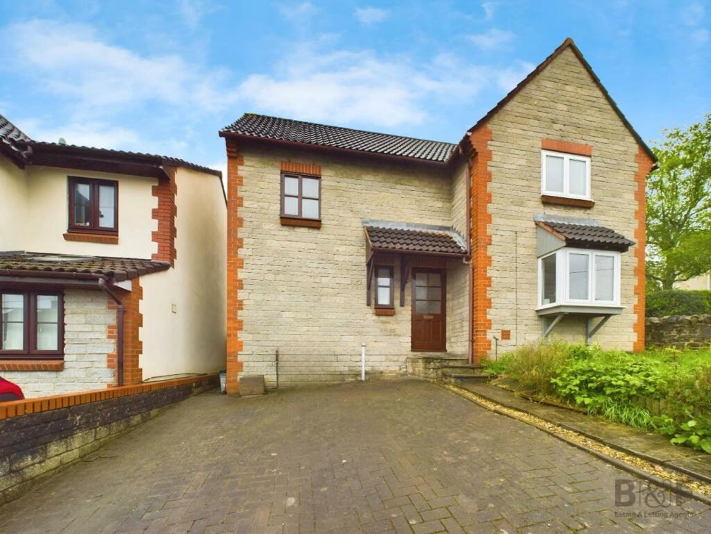 1 bedroom semidetached house for sale in 67 Chiphouse Road, Kingswood