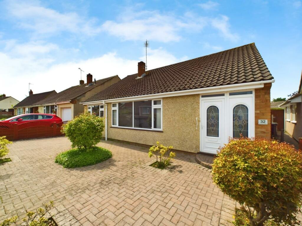 3 bedroom detached bungalow for rent in Crescent, Bristol, BS16