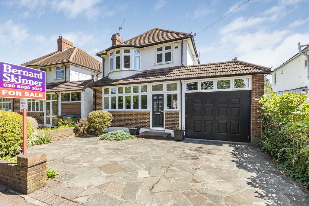 3 bedroom detached house for sale in Avery Hill Road, New Eltham SE9