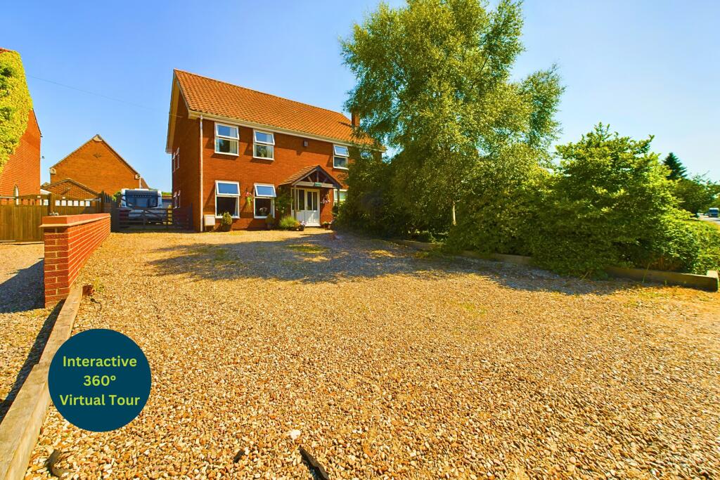 4 bedroom detached house for sale in Ferry Road, Goxhill, North