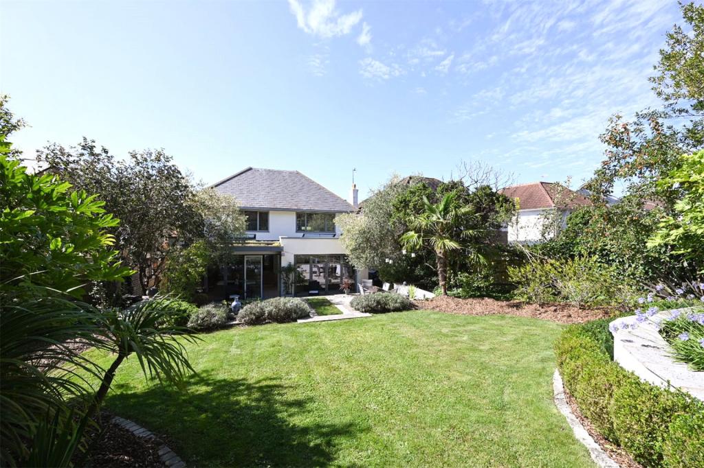 4 bedroom detached house for sale in Woodland Drive, Hove, East Sussex, BN3