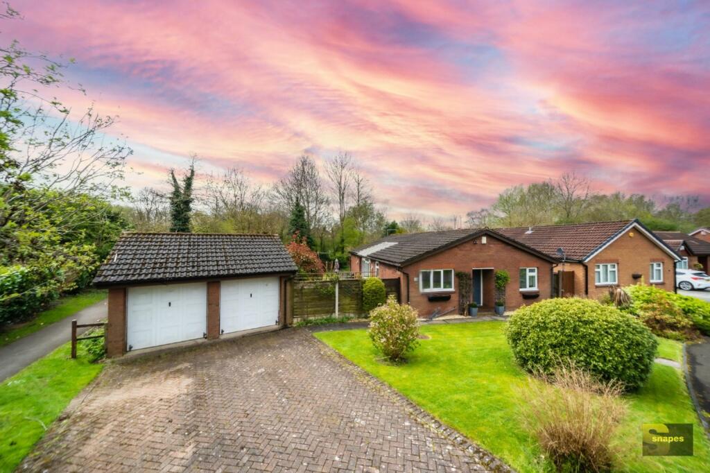 3 bedroom detached bungalow for sale in Bowmont Close, Cheadle Hulme, SK8