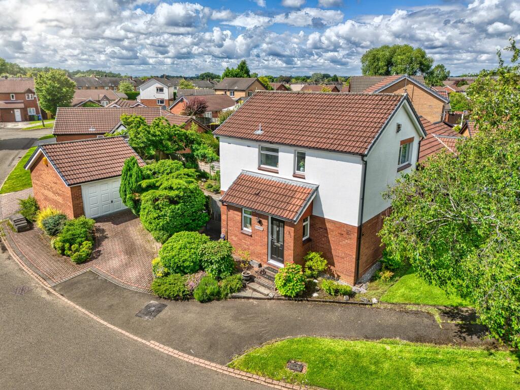 3 bedroom detached house for sale in Bowmont Close, Cheadle Hulme, SK8