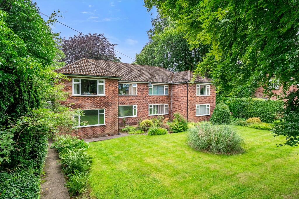 2 bedroom apartment for sale in Hulme Hall Road, Cheadle Hulme, SK8