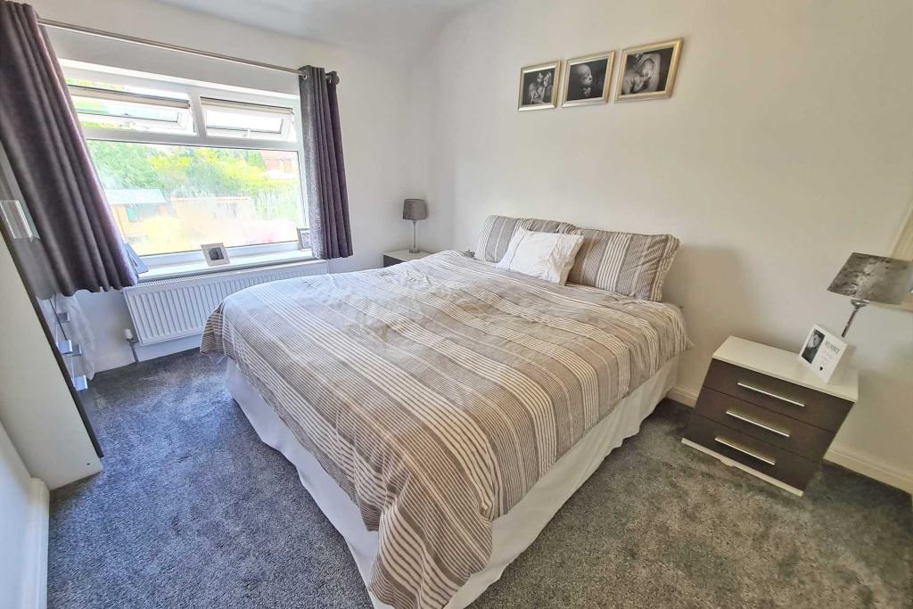 3 bedroom semidetached house for sale in Hulme Hall Road, Cheadle