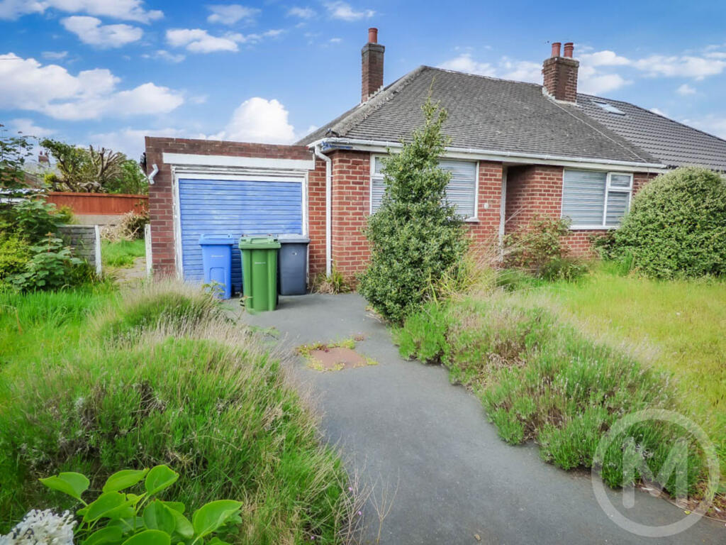 2 bedroom semidetached bungalow for sale in Kilnhouse Lane, Lytham St