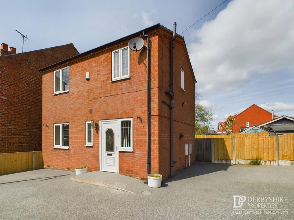 3 bedroom detached house for sale in Hallfieldgate Lane, Shirland, DE55