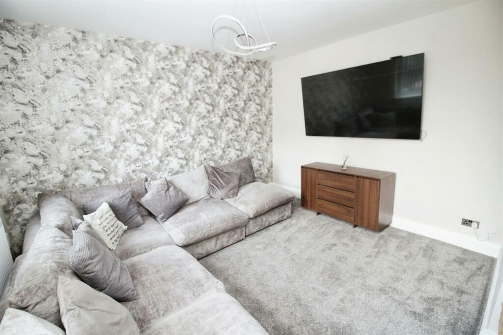 Additional property image - Tunwel Lane Cottages, Sovereign Court, Bradford BD2 2DB