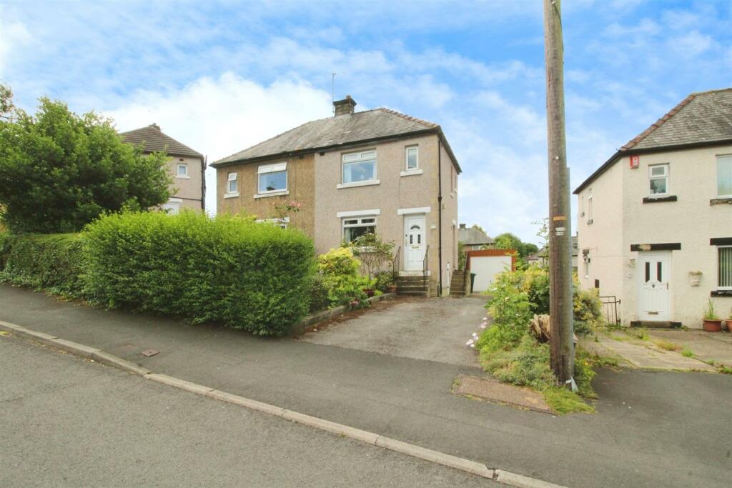 2 bedroom semidetached house for sale in Ashbourne Drive, Bradford