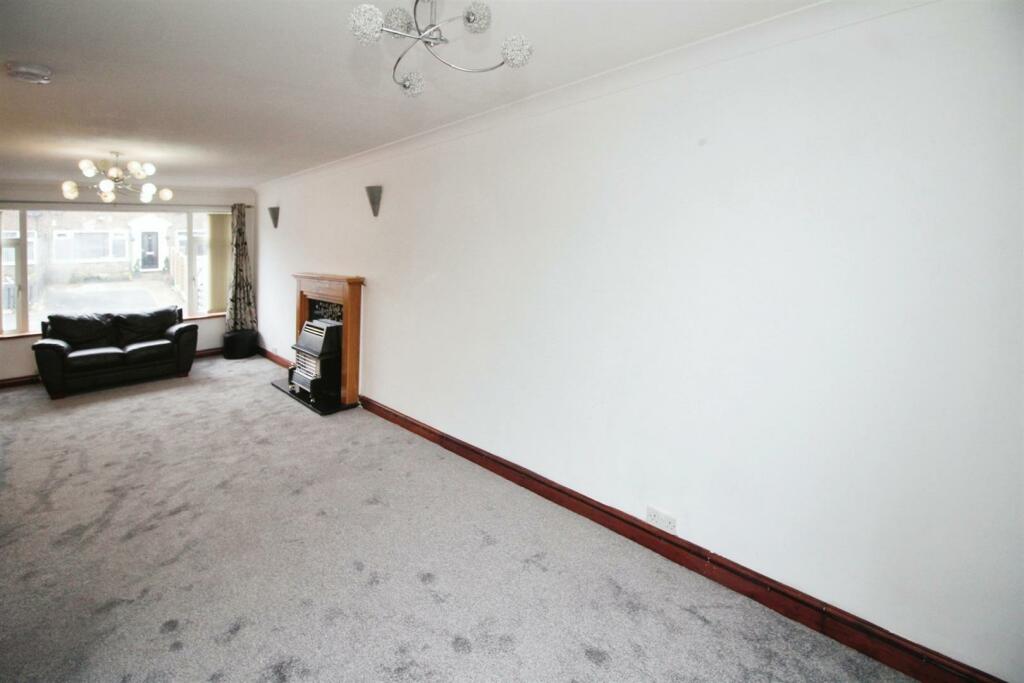 Additional property image - Peveril Mount, Bradford, BD2 3JY