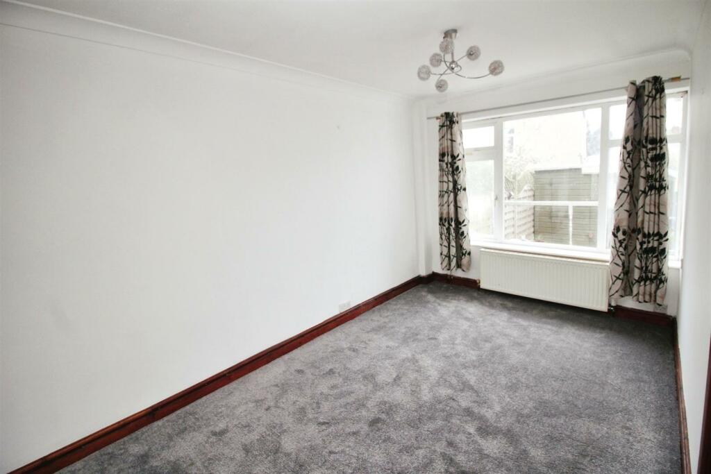 Additional property image - Peveril Mount, Bradford, BD2 3JY