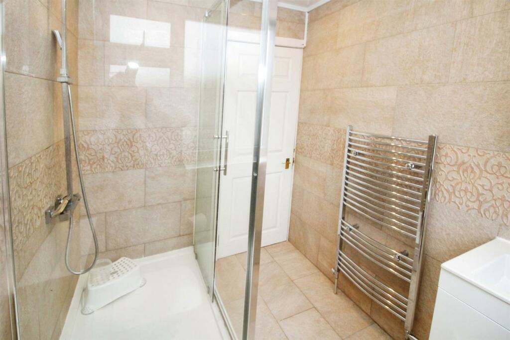 Additional property image - Peveril Mount, Bradford, BD2 3JY