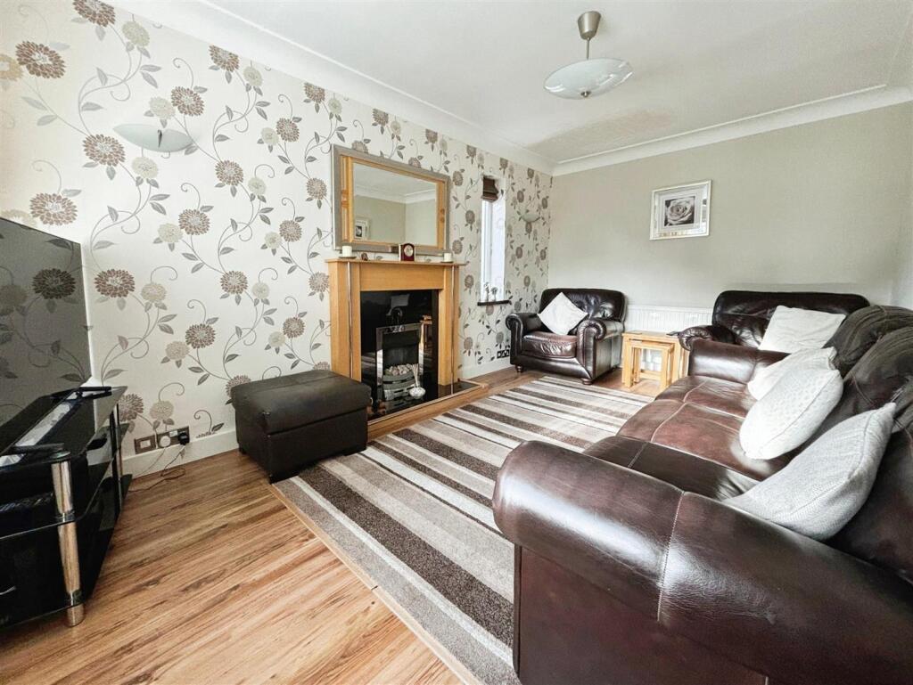 Additional property image - Robin Close, Bradford, BD2 2EZ