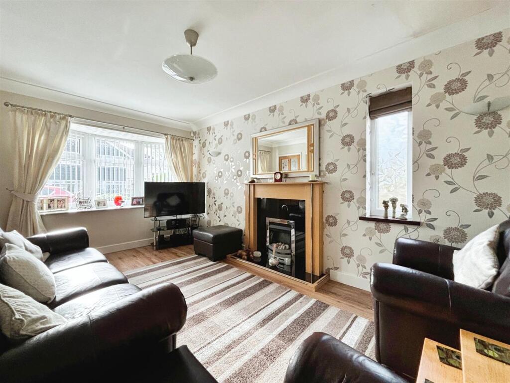 Additional property image - Robin Close, Bradford, BD2 2EZ