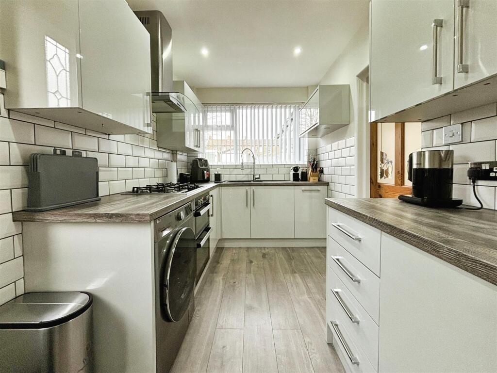 Additional property image - Robin Close, Bradford, BD2 2EZ