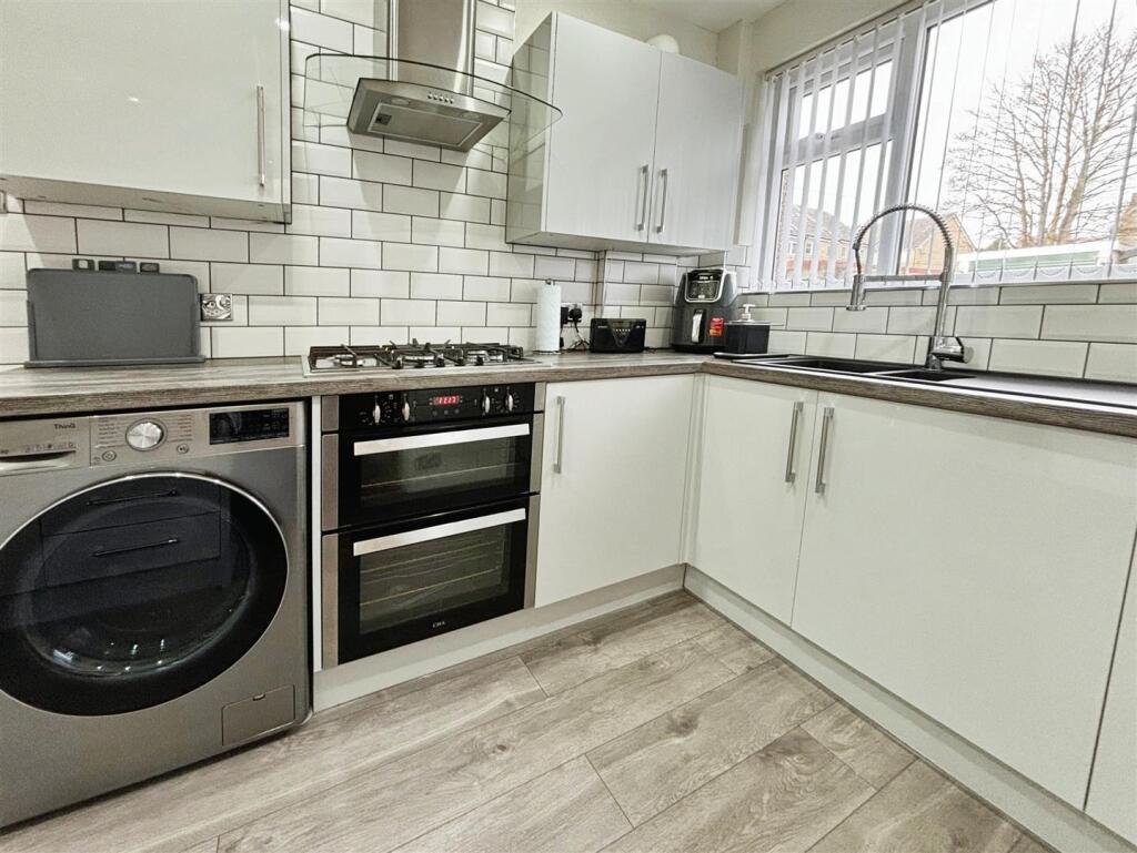 Additional property image - Robin Close, Bradford, BD2 2EZ