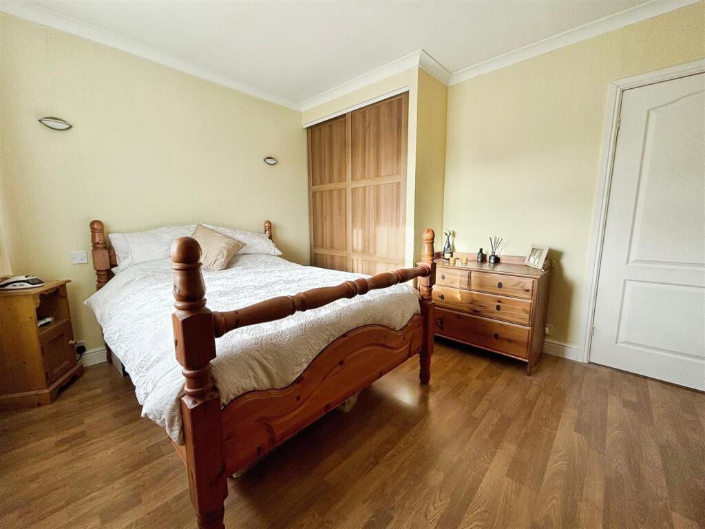 Additional property image - Robin Close, Bradford, BD2 2EZ