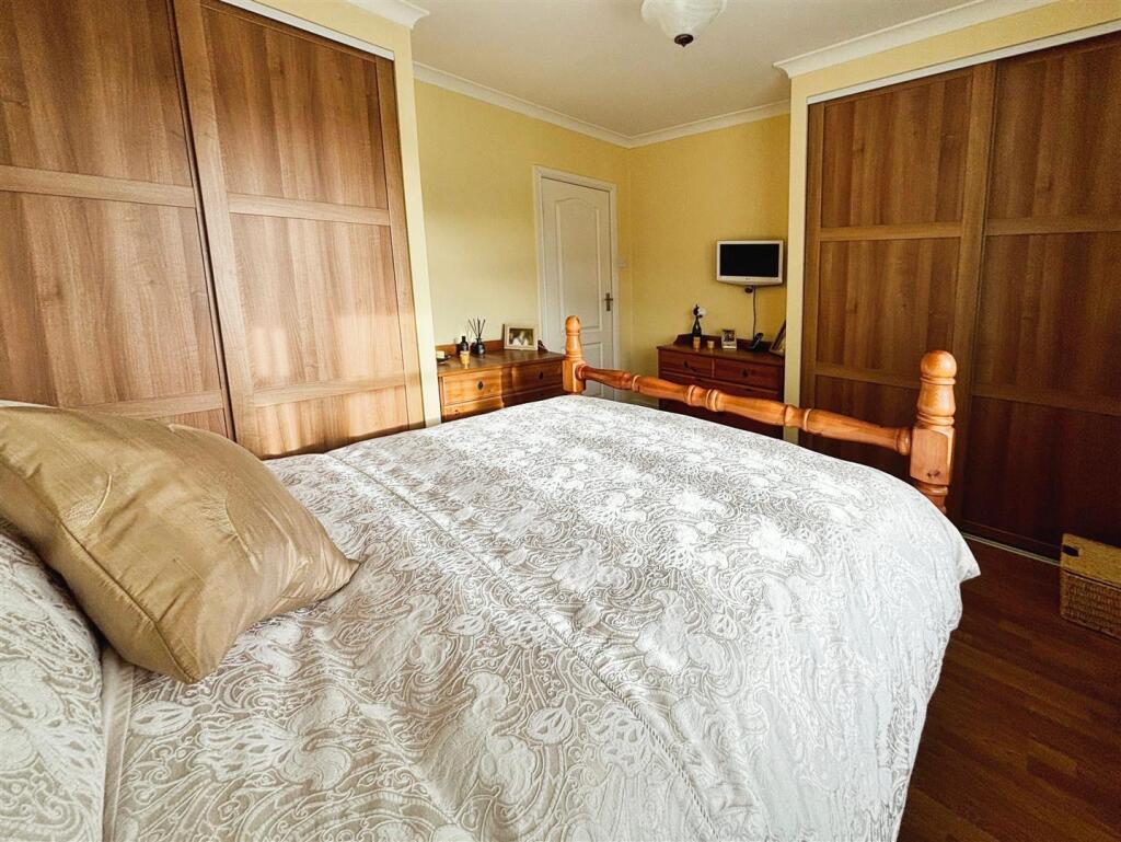 Additional property image - Robin Close, Bradford, BD2 2EZ