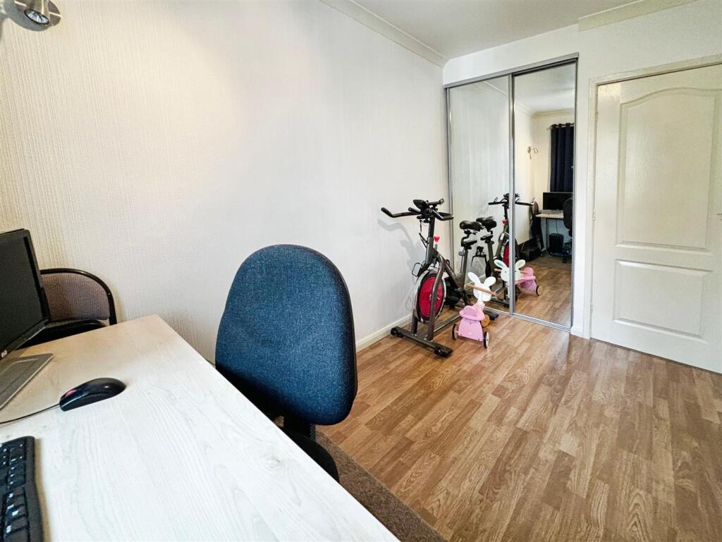 Additional property image - Robin Close, Bradford, BD2 2EZ