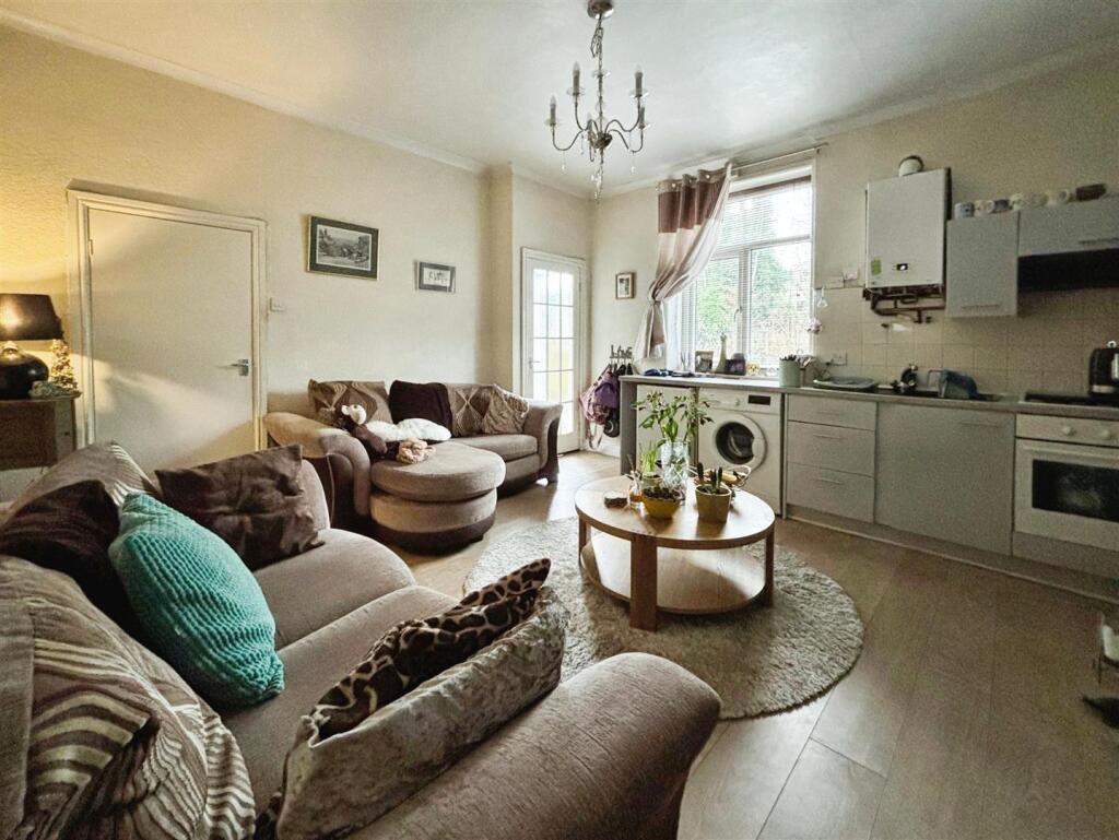 Additional property image - Harrogate Road, Bradford, BD2 3DY