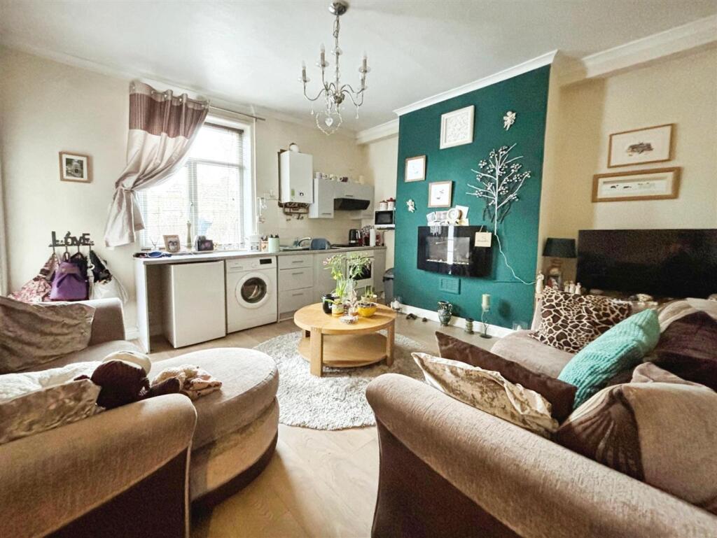 Additional property image - Harrogate Road, Bradford, BD2 3DY