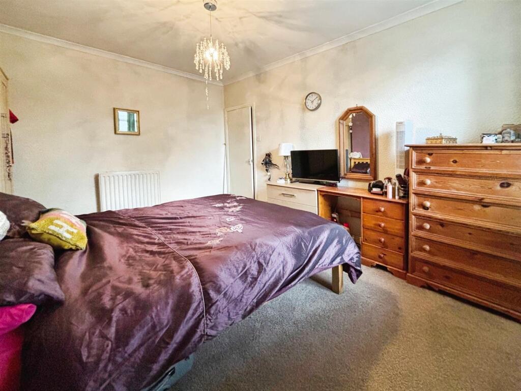 Additional property image - Harrogate Road, Bradford, BD2 3DY