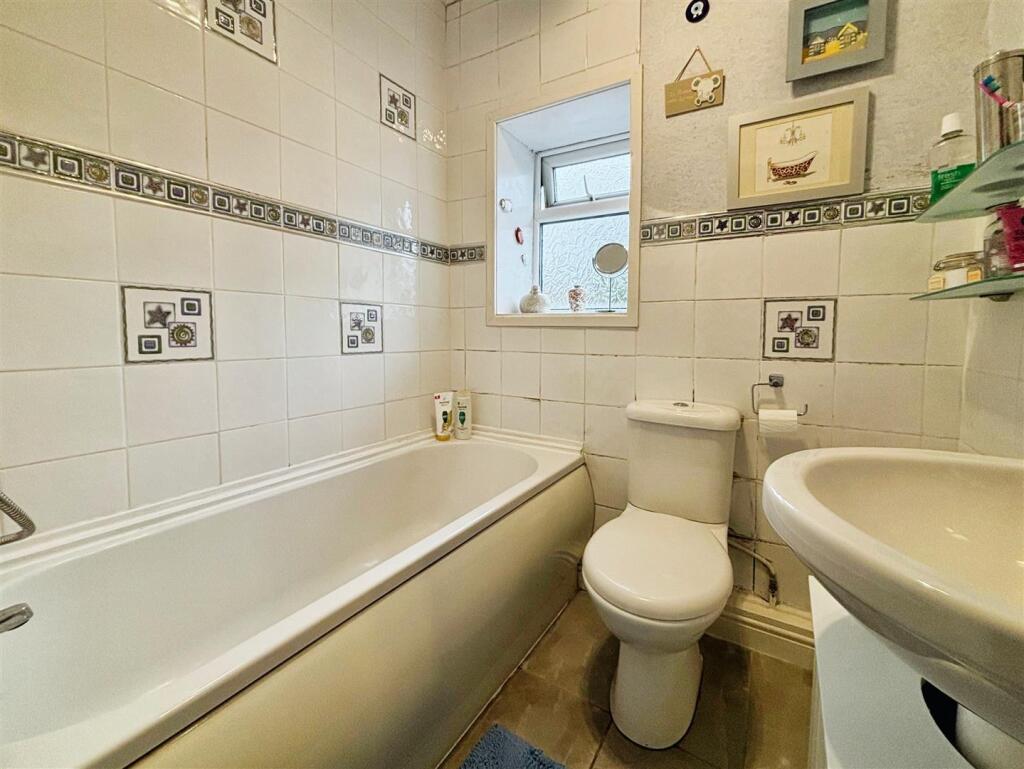 Additional property image - Harrogate Road, Bradford, BD2 3DY