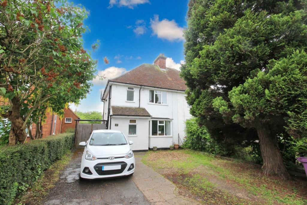 3 bedroom semidetached house for sale in Baldock Road, Letchworth