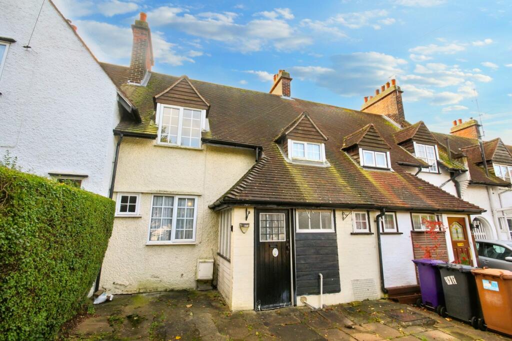 3 bedroom terraced house for sale in Birds Hill, Letchworth Garden City