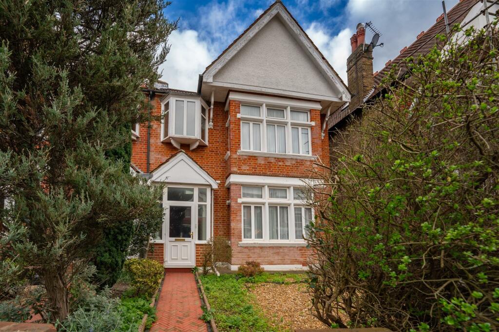4 bedroom semidetached house for sale in Lavington Road, Northfields, W13