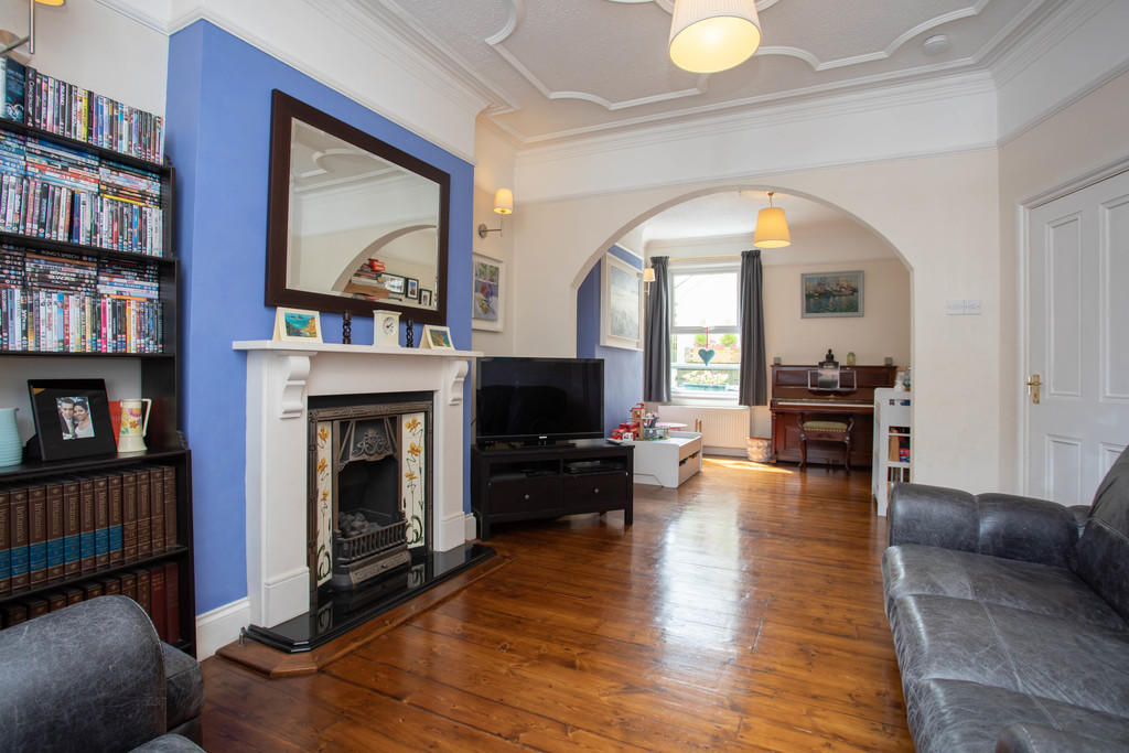 5 bedroom semidetached house for sale in Coldershaw Road, West Ealing, W13