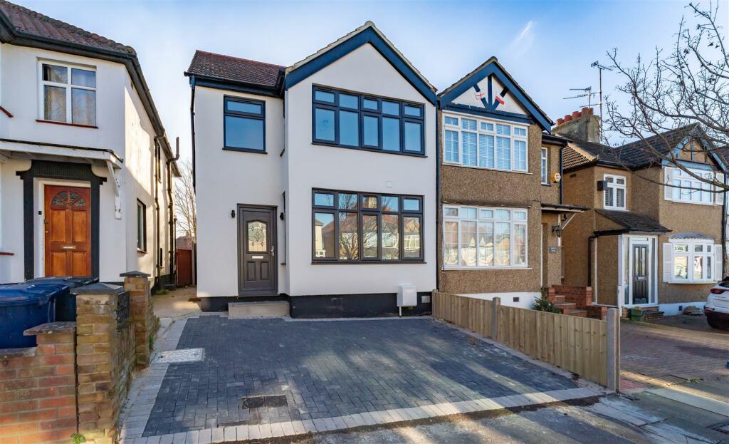 2 bedroom apartment for sale in Beechmount Avenue, Hanwell, W7