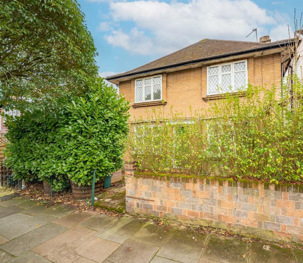 2 bedroom apartment for sale in Beechmount Avenue, Hanwell, W7