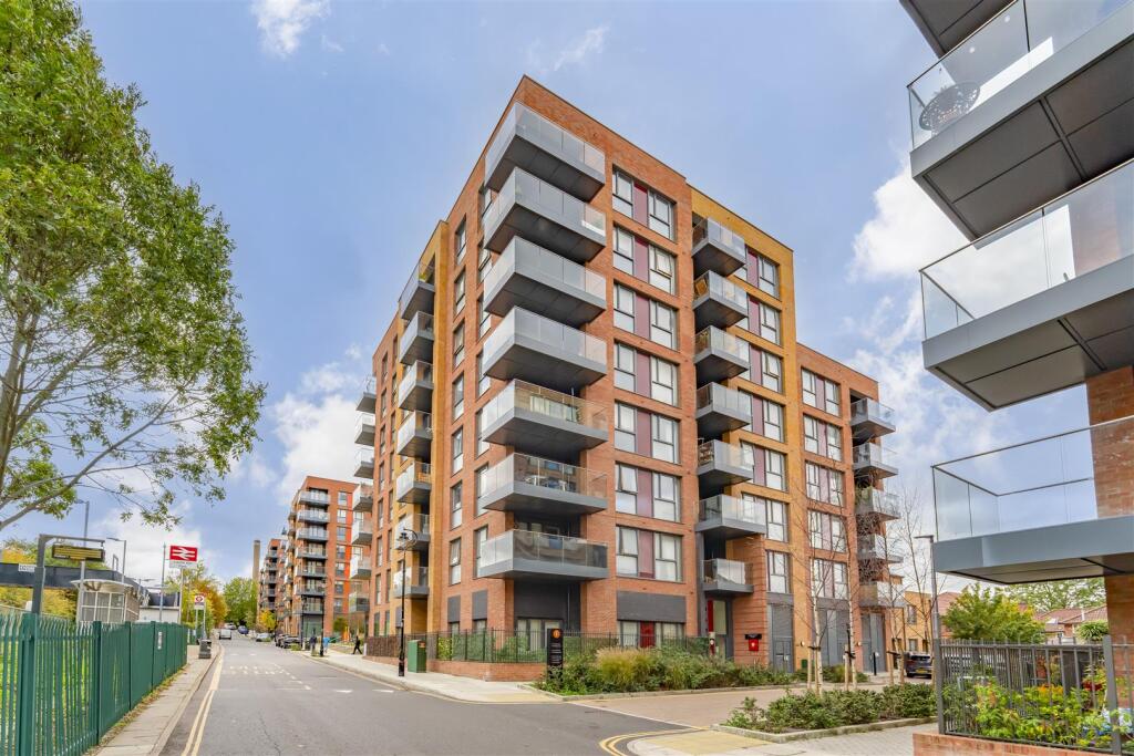 Main image of property: Ipswich Court, Hanwell